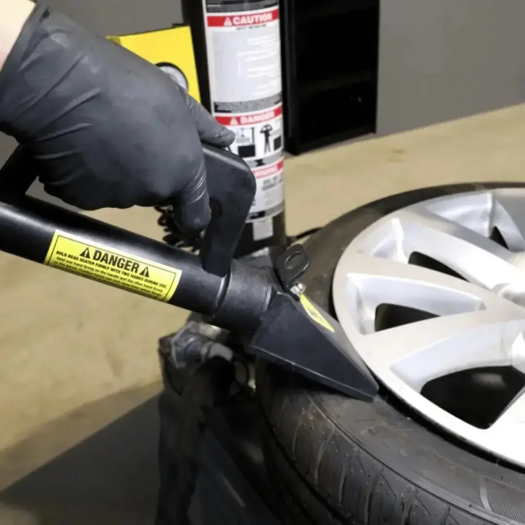 Ranger R980DP-L Tire Changer Swing Arm Dual-Tower Assist - Image 4